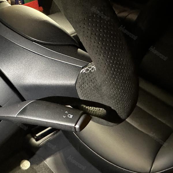 Customized Available High Quality Durable Soft Athsuede Hand Sewing Steering Wheel Cover Wrap for Tesla model 3