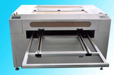 Máquina auto del cortador del laser del funcionamiento estable con el sistema operativo simple para el caucho, resina