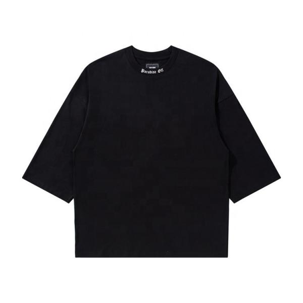 T-Shirt personalizado de tamanho grande, de 3⁄4 de tamanho, com o ombro com letra gótica.