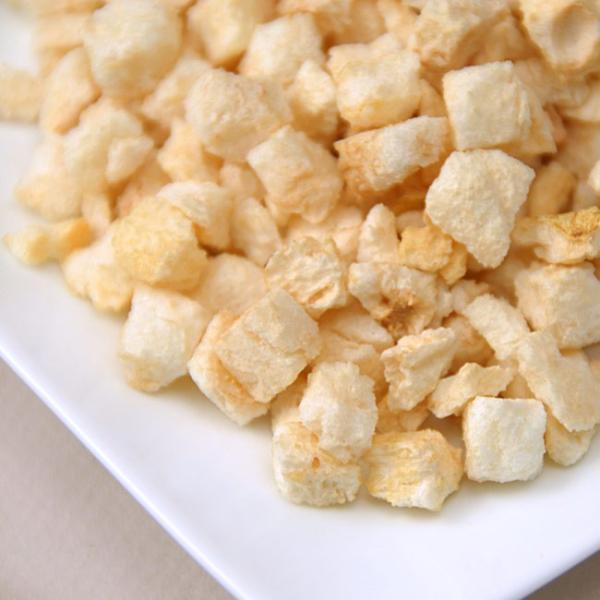 China Wholesale Sugar Free Dried Fruit Sweet Freeze Dried Gold Pear Dices in bulk Natural Food Ingredient