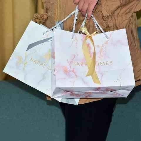 Bolsas de presente de papel de Natal em massa de mármore Kraft com logotipo personalizado
