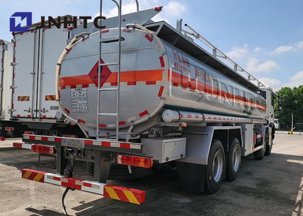 Sinotruk HOWO 8X4 Oil Fuel Tank Trucks Capacity 25000 Liters