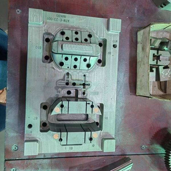 Precise Plastic Injection Molding Husky Mold Components And P20 Mold Steel