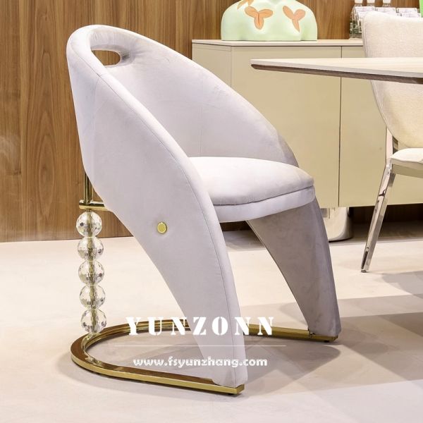 Wholesale Factory Custom Luxury Italy Fashion Home Furniture Solid Metal Leg High Back Dining Chairs