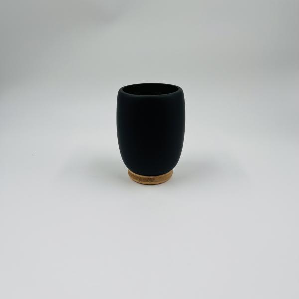 Ensemble de salle de bains en polyrésine noir et blanc en forme ronde en bois avec une partie de savon et un ensemble de comptoirs de salle de bains