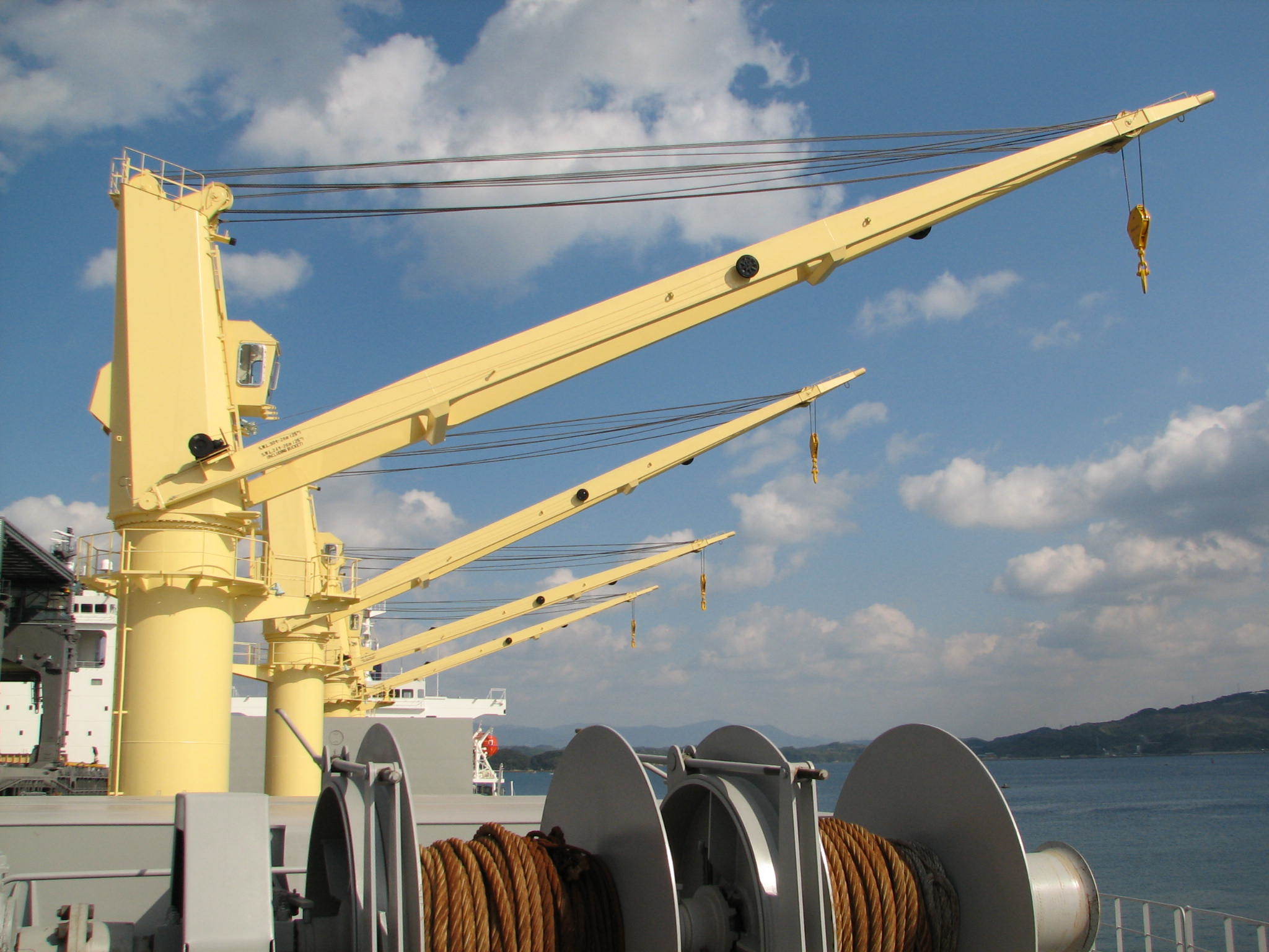 30T Heavy Duty Hydraulic Telescopic Marine Crane 50 Tons Telescopic Boom Marine Deck Crane