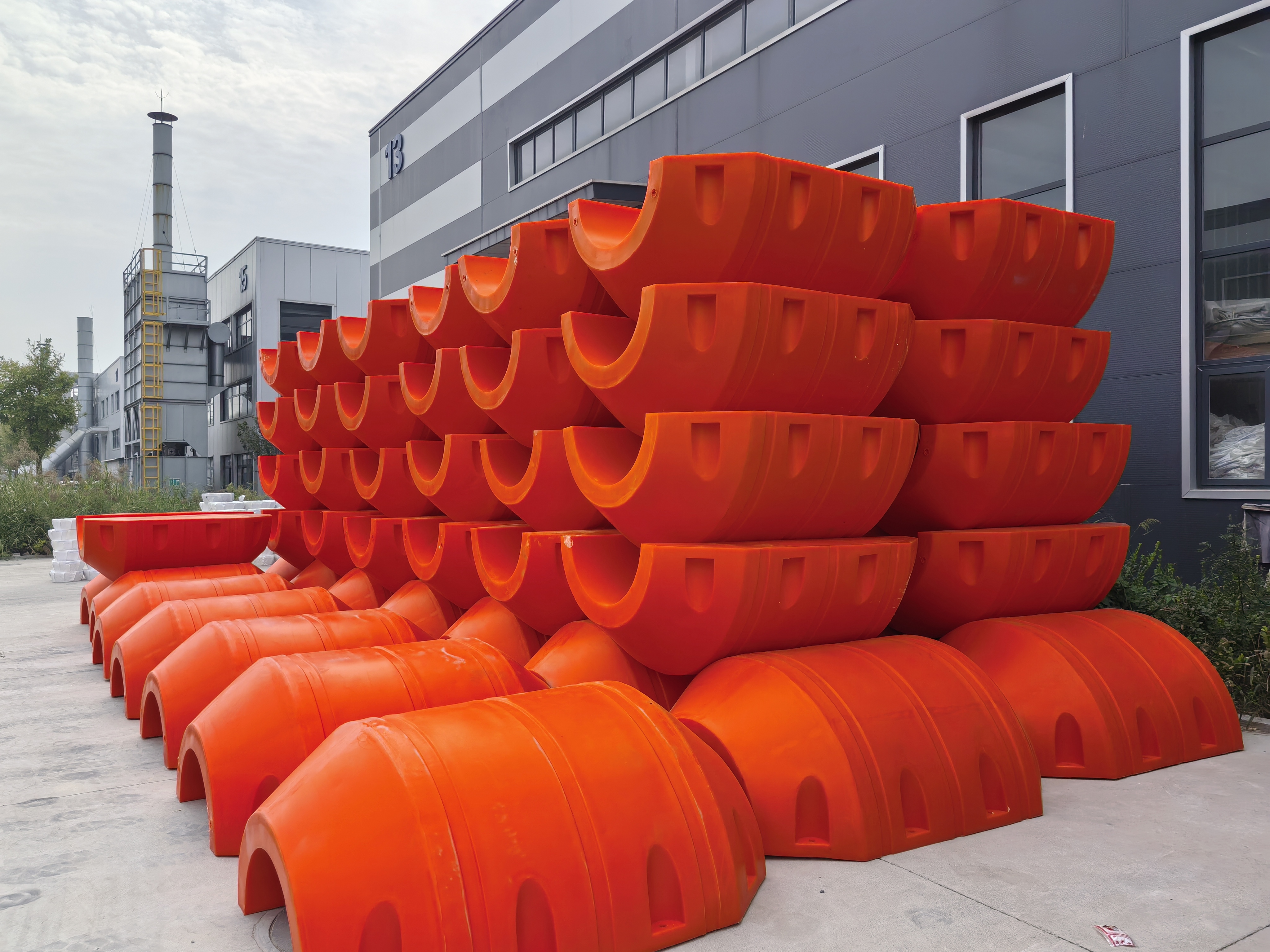 Medium Density Polyethylene Outshell Dredging Pipe Floats Designed with High Density Pu Foam Inner Foam Providing Floating Support