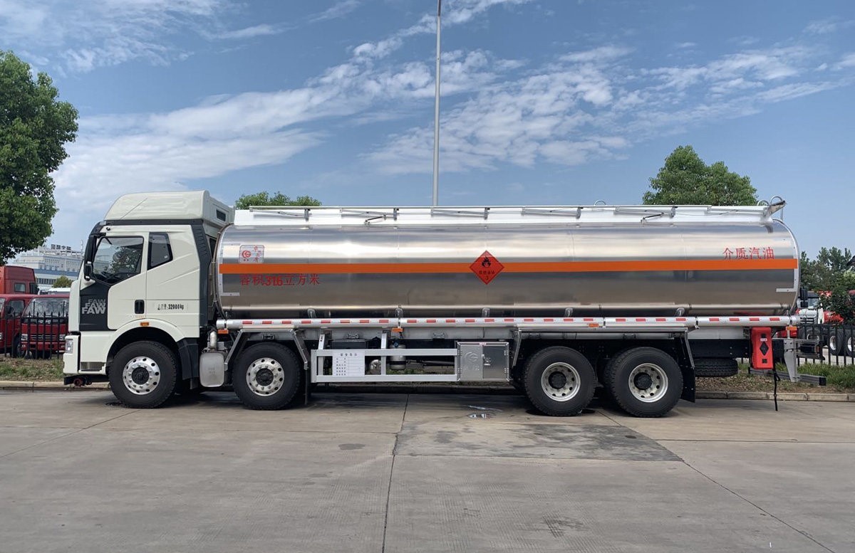 Производственные поставки 371 л.с. 273 кВт 6х4 Нефтяные грузовики Танкеры Размеры Галоны топливные танкеры