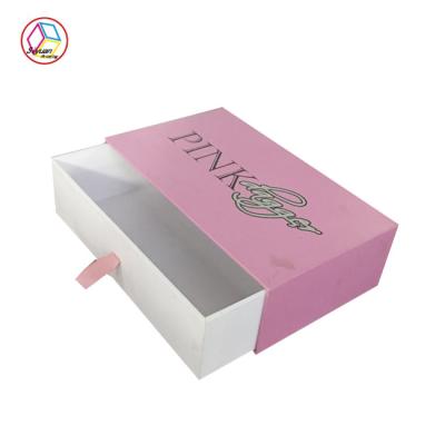 A caixa de presente de papel extravagante cor-de-rosa, desliza a característica UV do revestimento das caixas de presente abertas