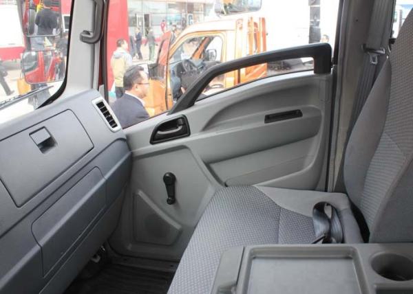 High Grade Interior 12 Tons 3600 wheelbase Van Box Truck For Fruits Delivery