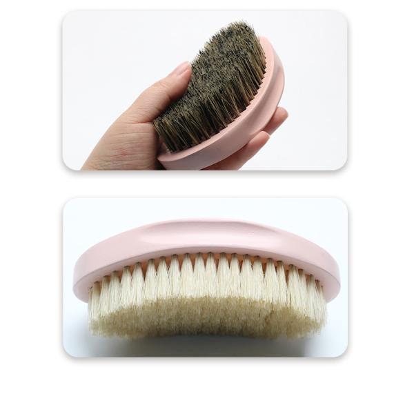 Pintura de color rosa ovalado con pincel de madera con logotipo grabado