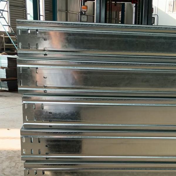 Cable trunking tray de acero galvanizado en caliente sumergido en polvo recubrido de cable trunking tray de cable de carrera