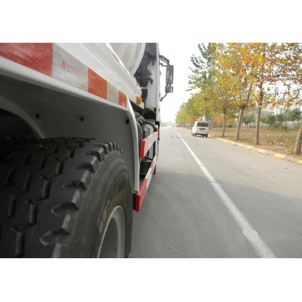Vacuum Pump Sewage Suction Truck , Septic Vacuum Trucks With Euro 2 Emission Standard