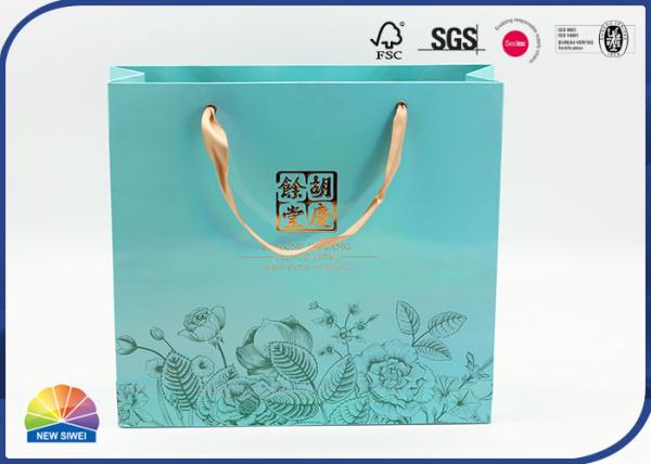 4C imprimiu o presente do papel de embalagem ensaca os punhos 80gsm de Logo Gold Stamping With Ribbon