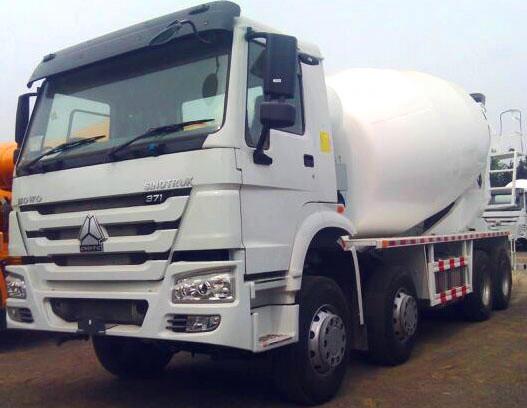 8 x 4  25 CBM Volumetric Cement Mixer Truck of Sinotruck With 1% Rate Ratio