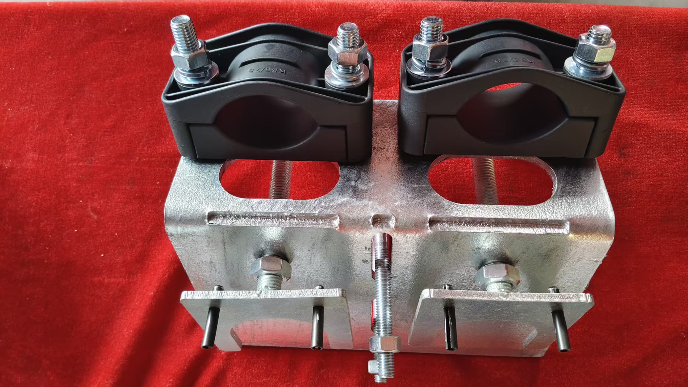 Sliding Contact Lines with Rated Operate Voltage AC 380-690V and Rated Peak Withstand Current 6.75KA in IP33 Customizable to IP54 Moving Contact Line System
