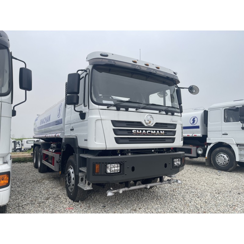 Shacman F3000 8x4 20–25 m³ Multifunctional Water Sprinkler/Transport Truck (Suitable for municipal landscaping)