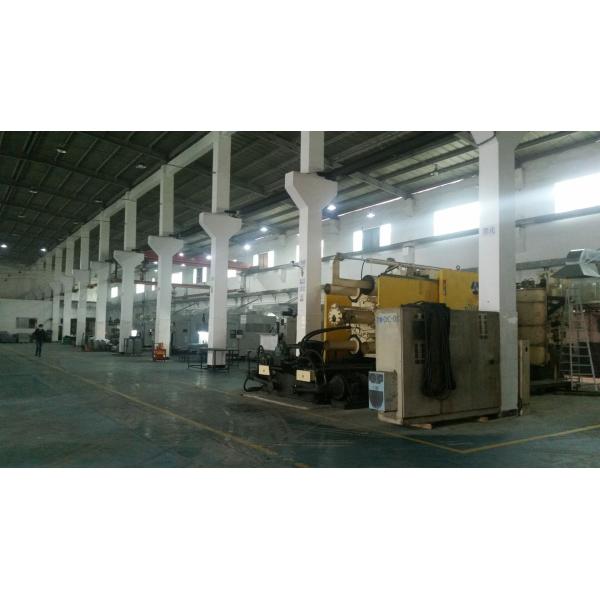 A presión el aluminio de la fundición llevado conteniendo la taza interior de aluminio de la lámpara abajo se enciende