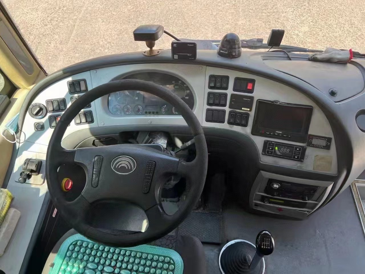 Используемый пригородный автобус Yutong ZK6110 использовал двери автобуса 2 двигателя зада автобуса 49-51seater церков
