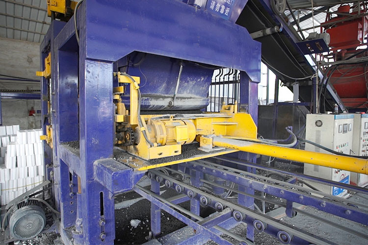 Бетонная плита машины блока Paver управлением QT12-15 2000Pcs/H PLC конкретная делая машину