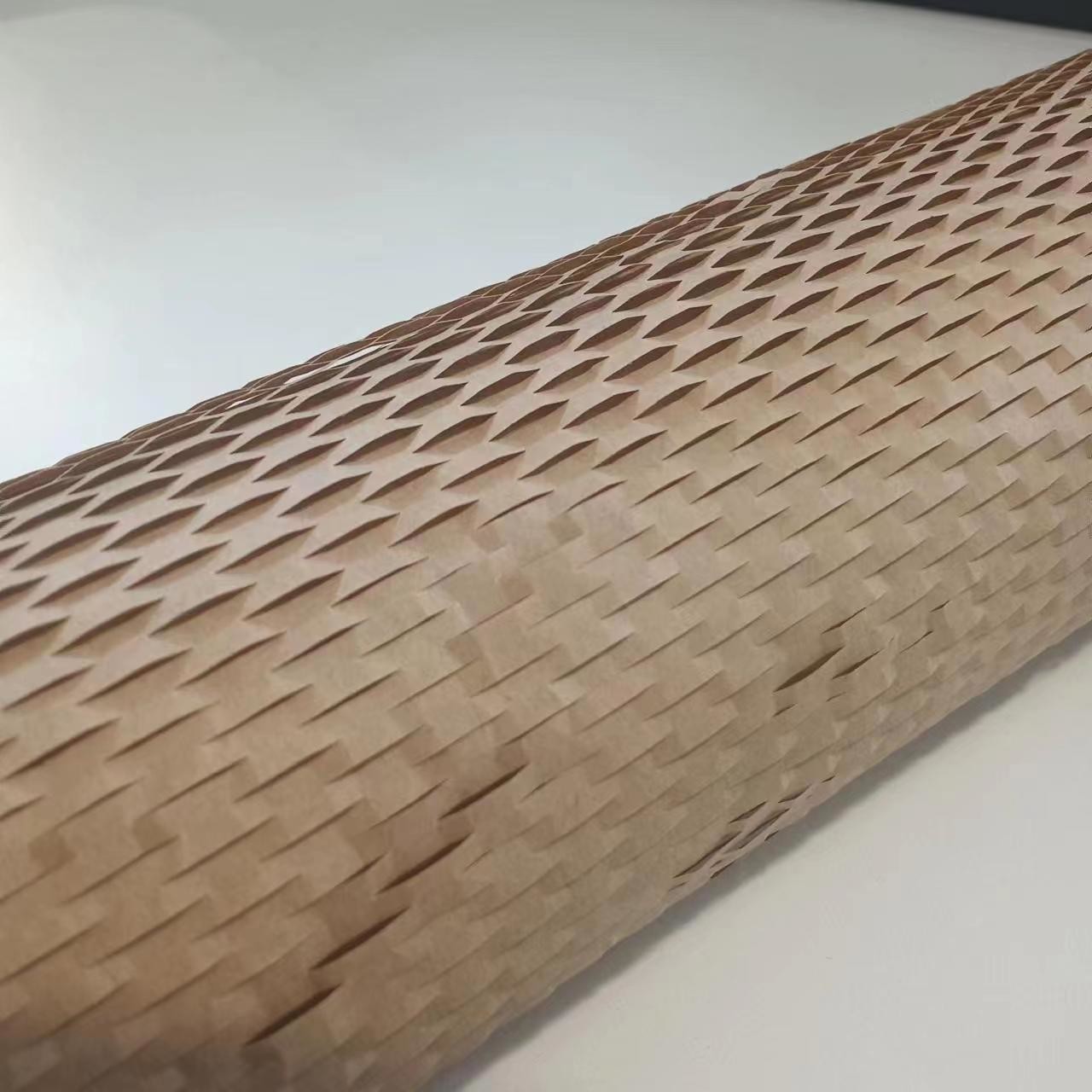 Сотовая амортизирующая упаковочная бумага из крафт-бумаги с перфорацией