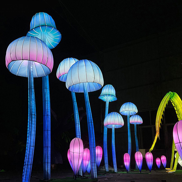 Christmas Wonderland Creative Lighting LED Light Up Chinese Lanterns Show