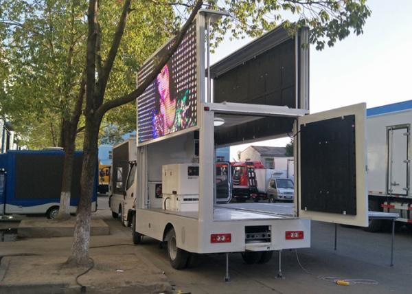 Caminhão móvel da fase de HOWO 4x2 com quadro de avisos do diodo emissor de luz