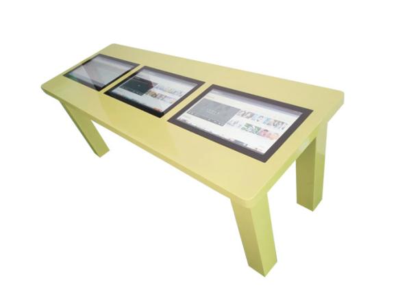 As crianças capacitivas dos divertimentos do toque ponto customizável do tamanho do multi apresentam o toque do LCD para as crianças que jogam no jardim de infância