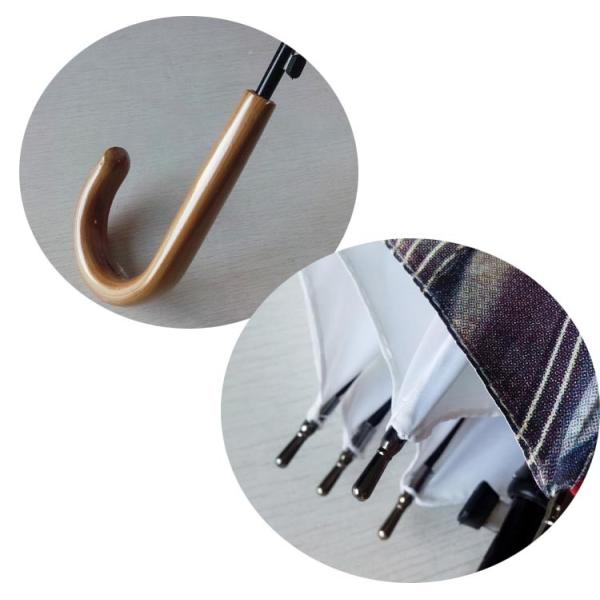 Parapluie droit de pli de J d'axe en bois en bois de poignée