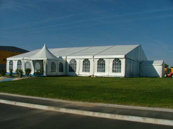 300 People High Peak Waterproof Fabric Royal Wedding Banquet Tent With Carpet