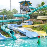Piscine en fibre de verre courbe toboggan aquatique équipement de parc d'attractions aquatiques 500 kg Capacité