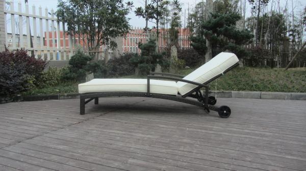 Adjustable Rattan Sun Lounger , Grey Folding Wicker Lounge Chair
