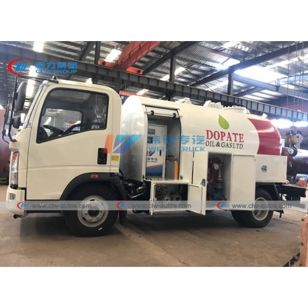 HOWO 4x2 RHD 5000L 2.5T LPG Bobtail Truck With Dispenser