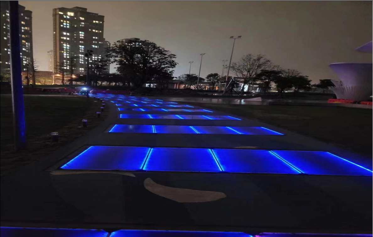 135W Monocrystalline Anti-Slip Tempered Glass Solar Floor Tile with 25-Year Output Warranty
