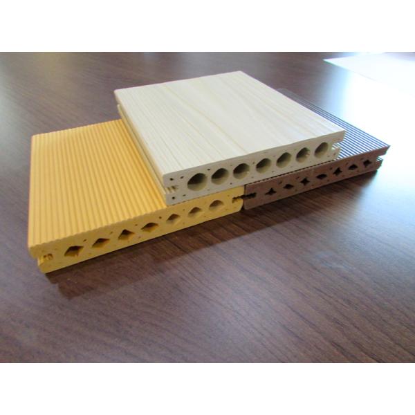 Moistureproof Hollow WPC Composite Decking Plates Outside Environment
