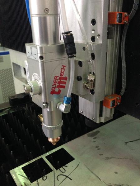 2000W Fiber laser cutting machine with table effective cutting size 1500*6000mm