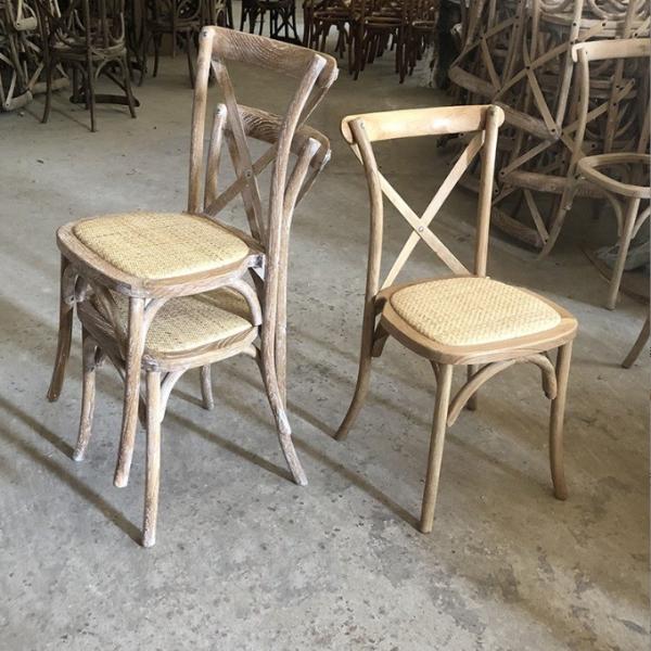 Finition en nitrolacque de style moderne en bois massif Chaise à manger empilable pour restaurant et mariage