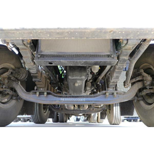 Un mélangeur de marque chinoise 8*4 prêt à mélanger le béton camion 350 chevaux Euro 6 conduite à gauche