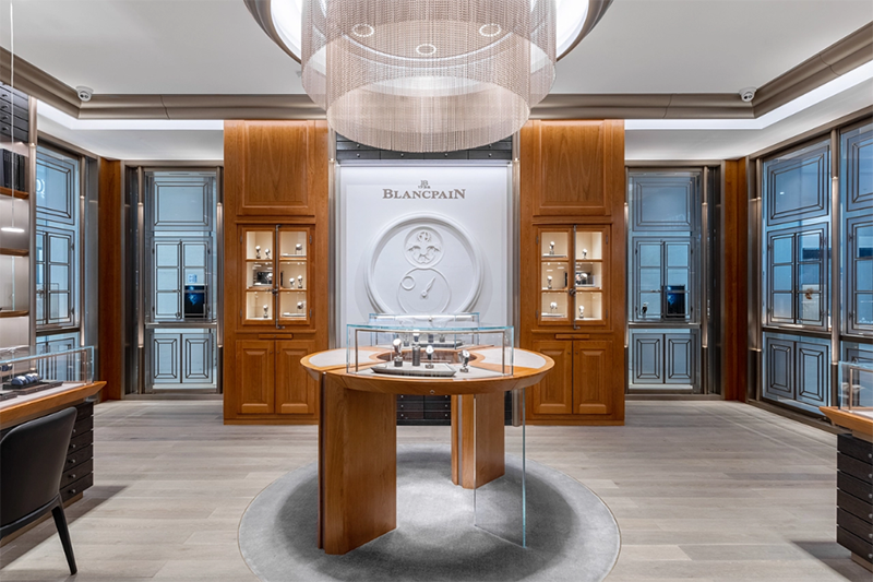 High-End Brand Watch Boutique Display Cabinet Tempered Glass Watch Showcase Metal Frame Wall Display Cabinet For Mechanical Watch Retail Store