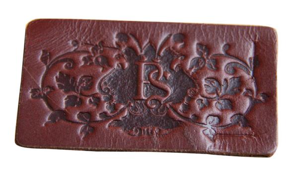 PS Smooth Edge Embossed logo Leather Patches Customed color For garments