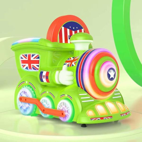 幸せな子供 貨幣で運ばれるイギリス列車 ショッピングモールへの子供乗車