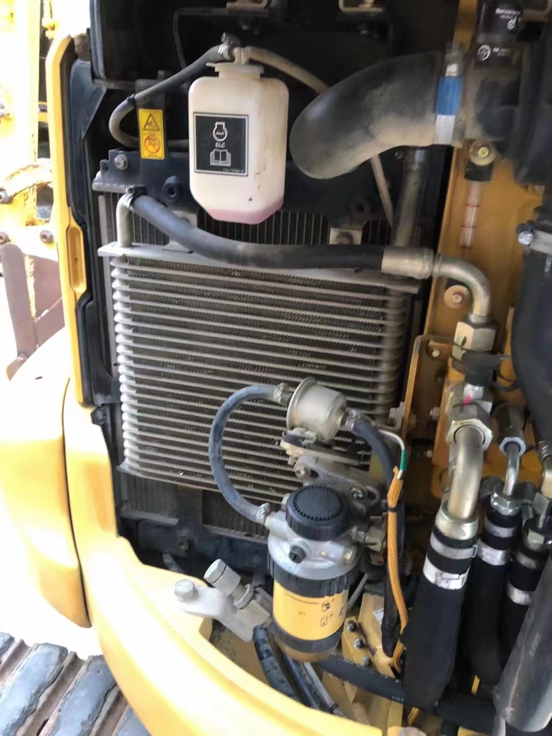Использованный экскаватор Cat 303C компактный размер и быстро реагирующие элементы управления для легкой навигации