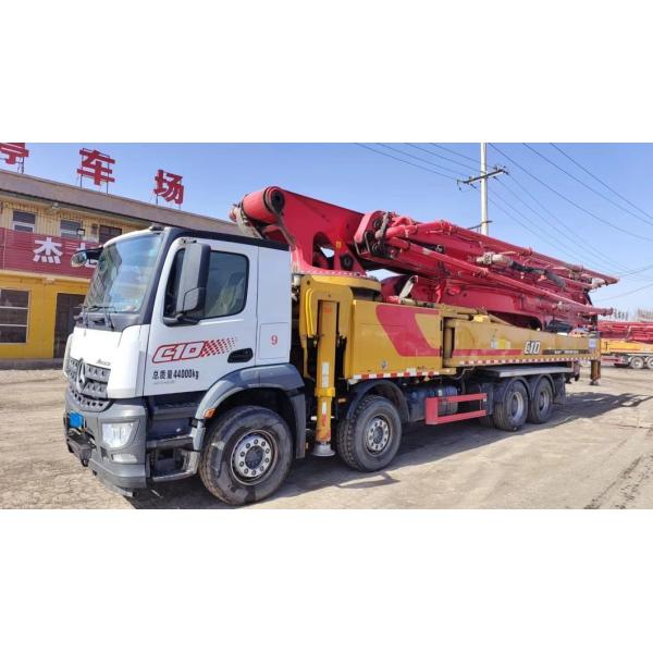 61.1m de alcance vertical semi-seco de hormigón hormigón bomba de camión instalado en un camión Mercedes