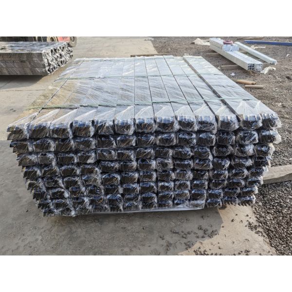 Durable Black Wrought Iron Fence With Heating And Forging Process For Villas And Gardens