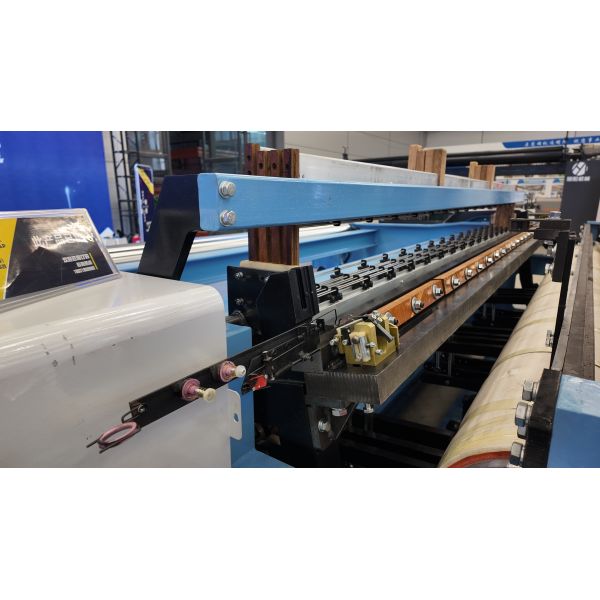 Aluminum Window Screen Wire Mesh Weaving Machine High Precision 2700MM