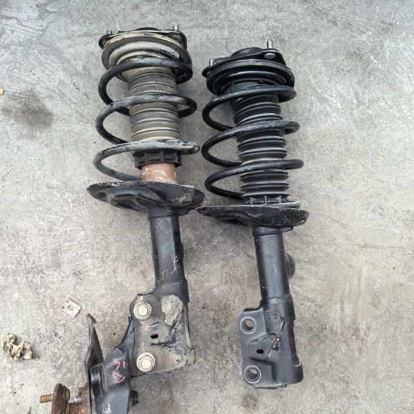 Used Original Front Shock Absorber Assembly for Toyota Avalon