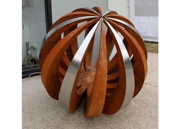 Escultura de aço de Corten da decoração exterior, escultura de aço inoxidável pintada da bola