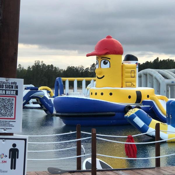 Heat Resistant Swimming Pool Tug Boat Inflatable Water Sports