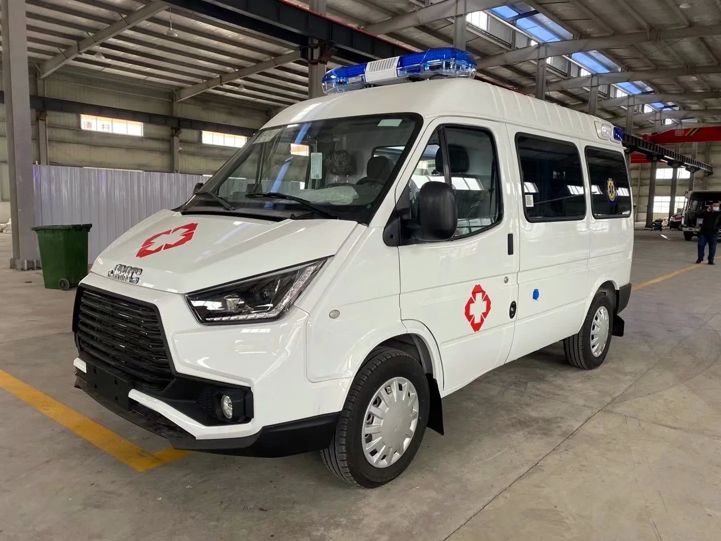 Factory Price Jmc Short Wheelbase Emergency Ambulance Vehicle Hospital Clinic