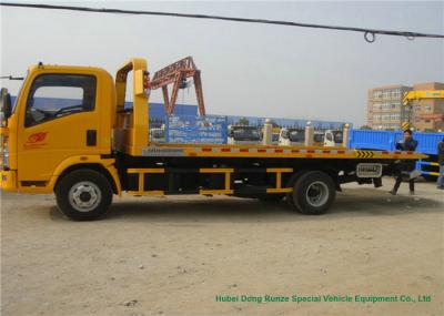 HOWO Light Duty Flatbed Tow Truck Carrier For Car / SUV Road Recovery 3 - 5 Ton